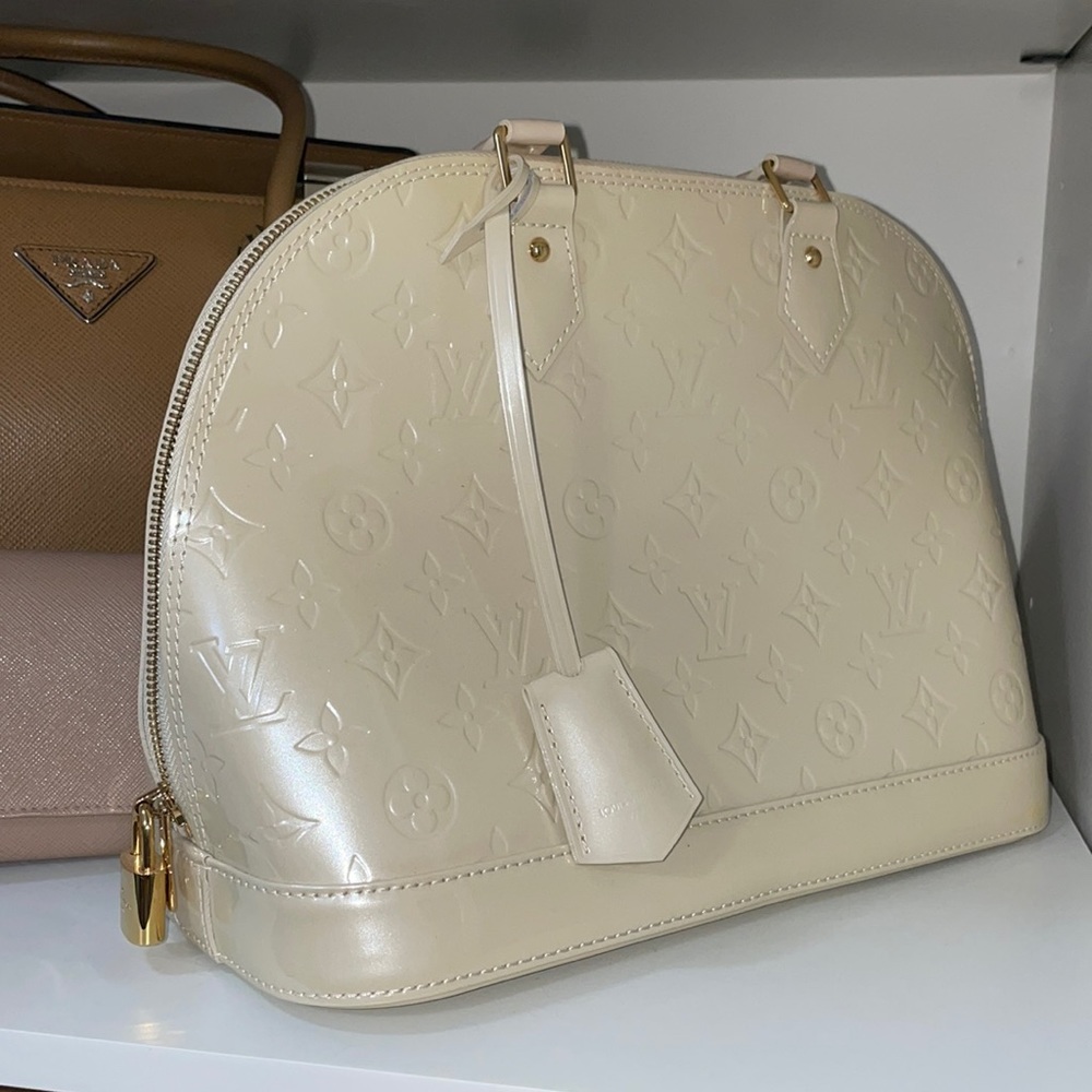 SOLD ❌ Louis Vuitton Alma Blanc Corail Bag - used once 💕